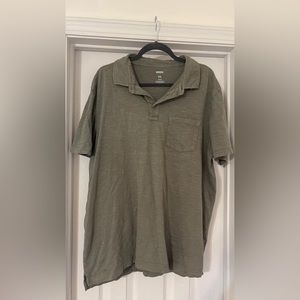 Men’s green polo shirt